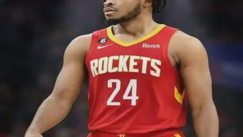 红蓝荣耀再续，麦卡利斯特闪耀全场，荣膺利物浦对决卡拉巴赫最佳球员！